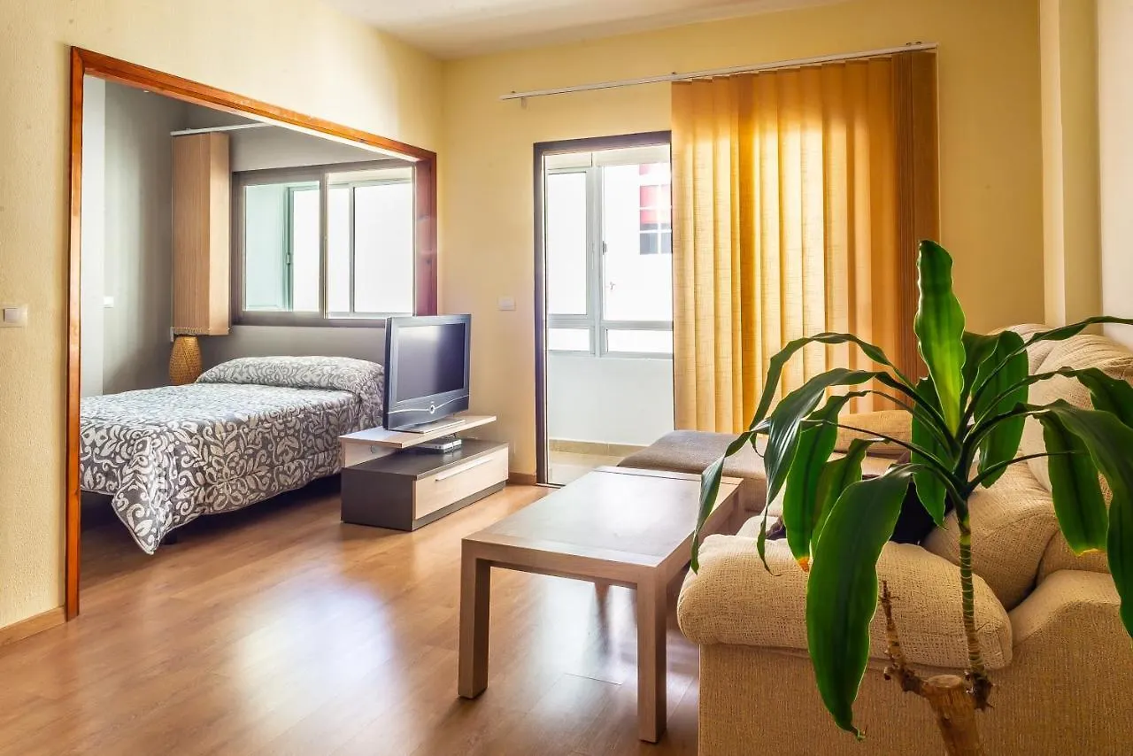 Central Las Canteras Beach location